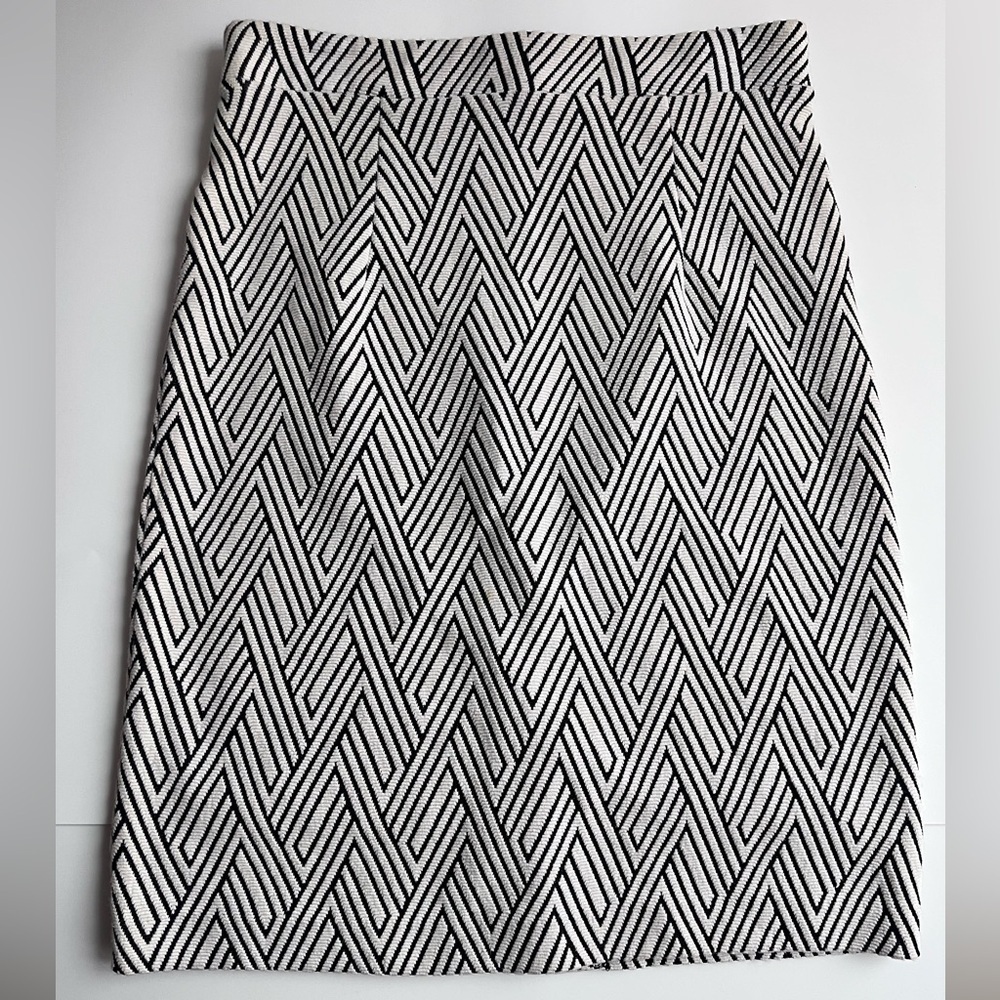 Banana Republic Women’s Size 2 Black White Geometric Straight Skirt Knee Length